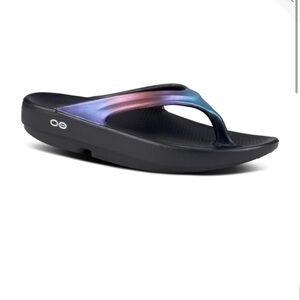 Oofos NWT Oomega Oolala Luxe Sandal Calypso metallic comfort orthopedic size 7